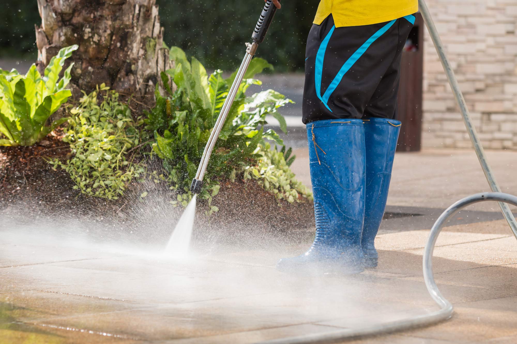 Pressure washer cleaning banner 2 Brisbane Commercial Cleaning Group